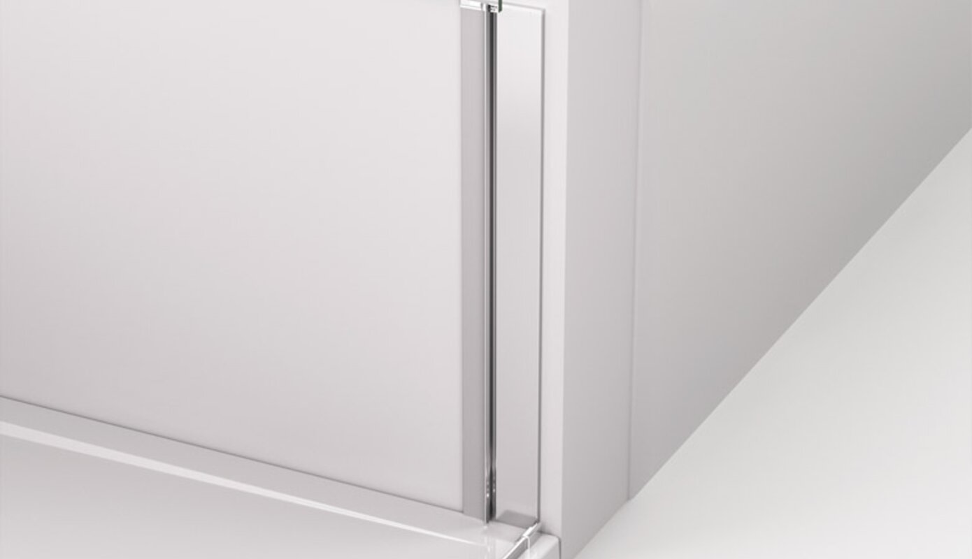 Mounting profile with a shortened side panel